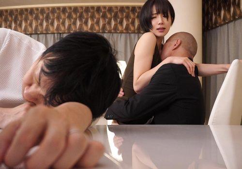 Cô vợ ngoan lén làm tình với sếp để giúp chồng